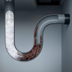 Pure100 Drain Free účinně uvolňuje ucpané potrubí – na obrázku řez trubkou s aktivní pěnou.